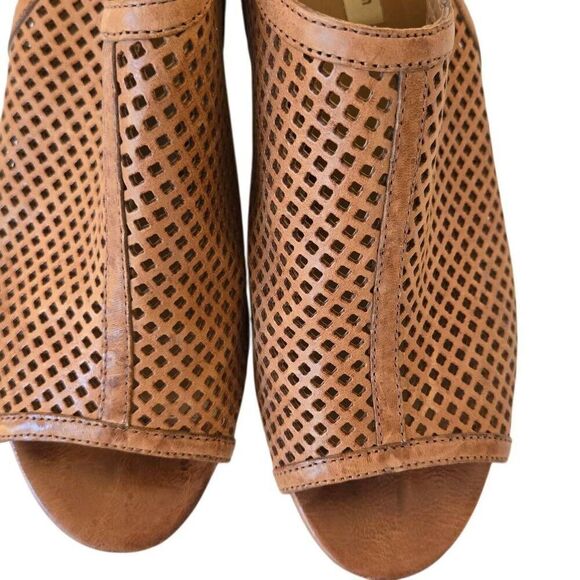 Paul Green Lois Perforated Leather Slingback Block Heel Sandal Size 8 - Picture 10 of 11